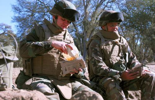 日韩士兵单兵口粮视频播放,营养均衡的战场能量补给